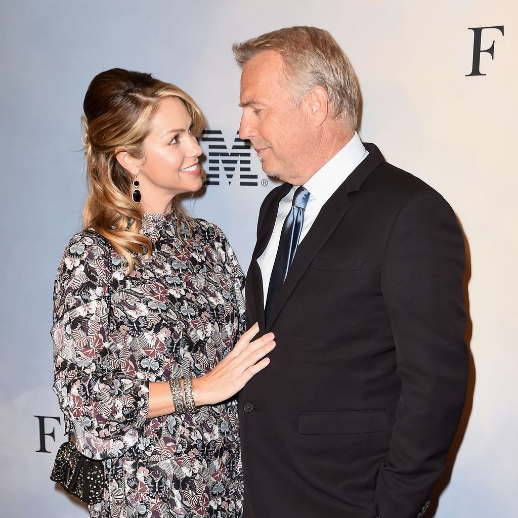 Christine Baumgartner mit Kevin Costner bei der Premiere von "Hidden Figures"