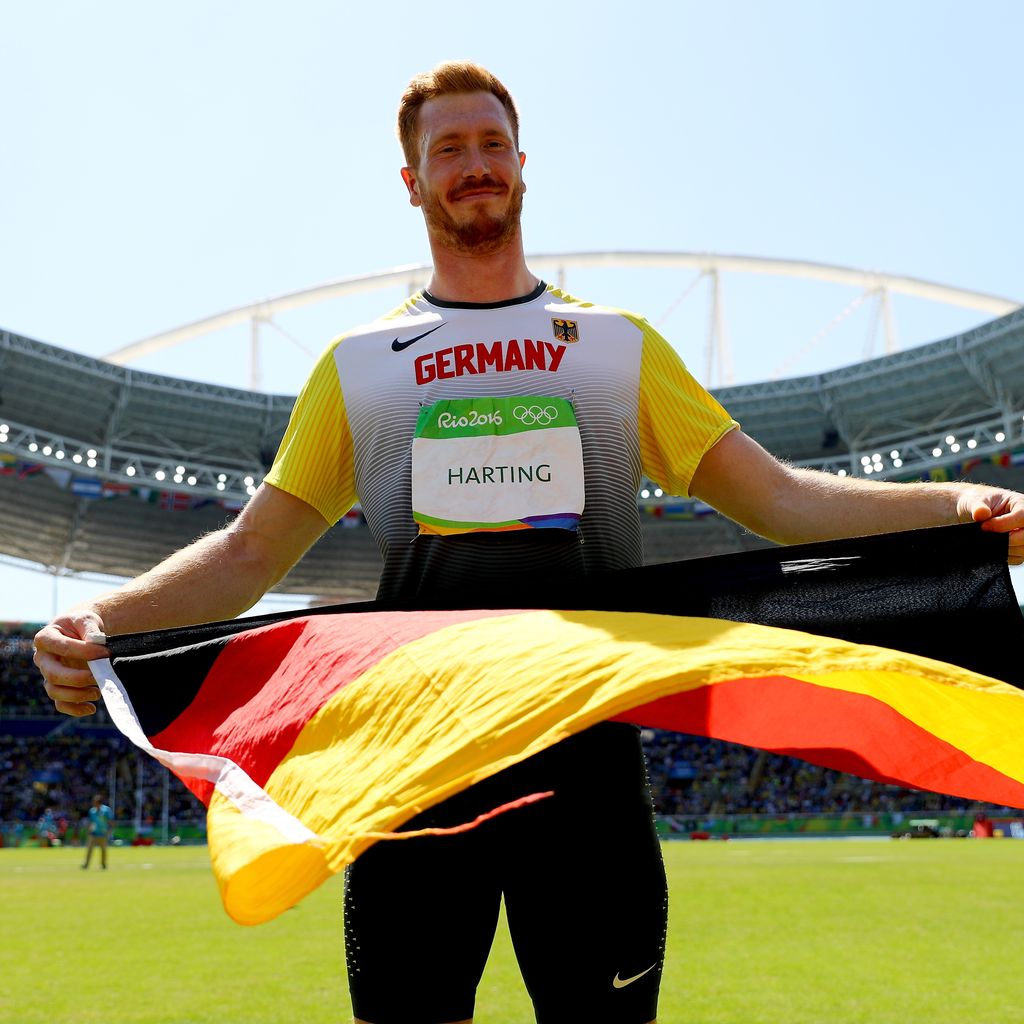Christoph Harting mit der Deutschlandflagge bei Olympia 2016