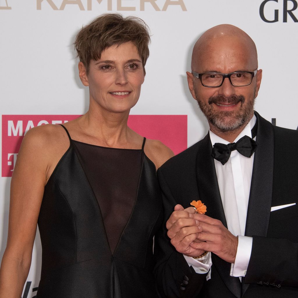 Christoph Maria Herbst und Gisi auf dem roten Teppich bei der Verleihung der Goldenen Kamera 2019 in Berlin