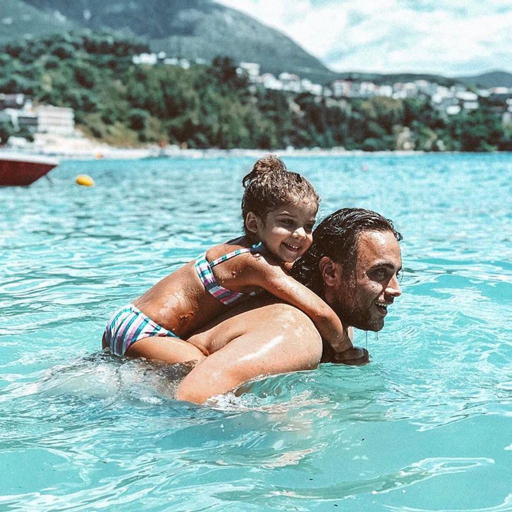 Christos Christodoulou mit der Tochter seiner Freundin Sandra
