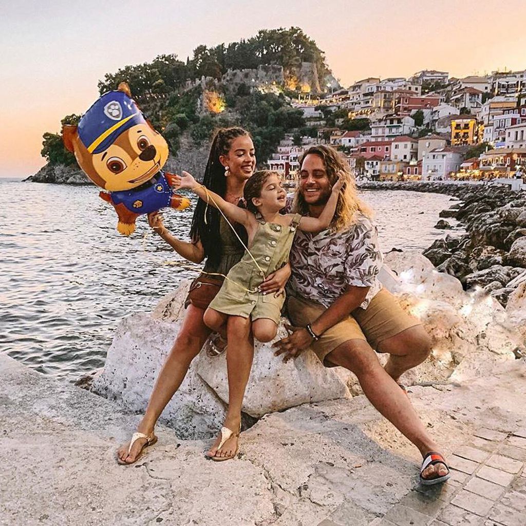 Christos Christodoulou (r.) mit seiner Freundin Sandra und deren Tochter im August 2019