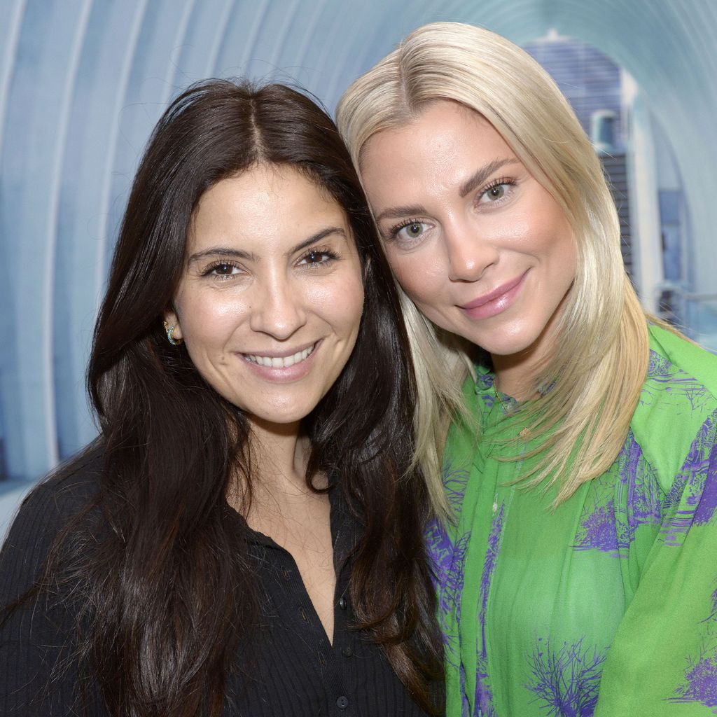 Chryssanthi Kavazi und Valentina Pahde am Set von GZSZ