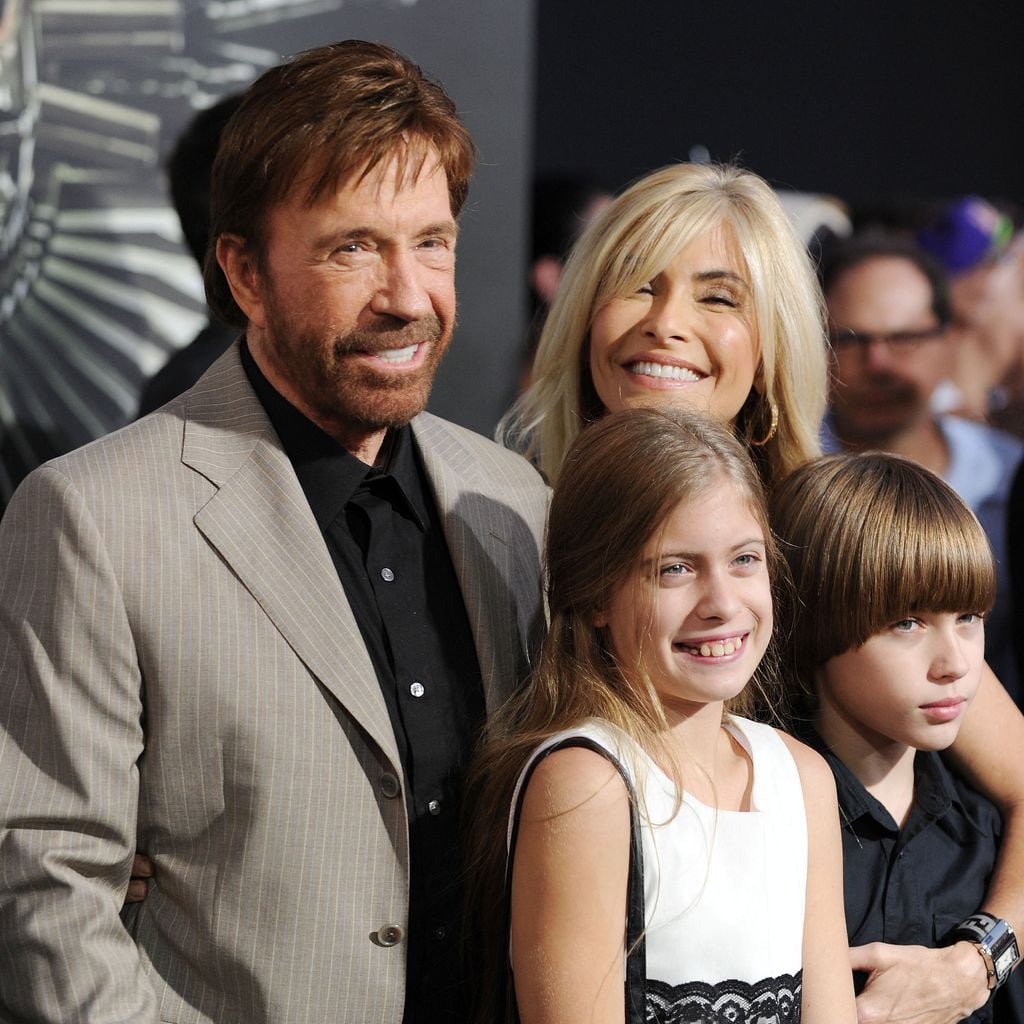 Chuck Norris mit seiner Frau Gena O'Kelly und ihren Zwillingen bei der Filmpremiere von "The Expendables 2", 2012