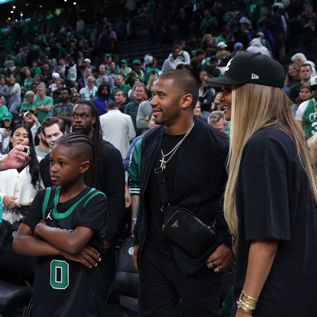 Ciara, Russell Wilson und Sohn Future bei NBA-Spiel 2024