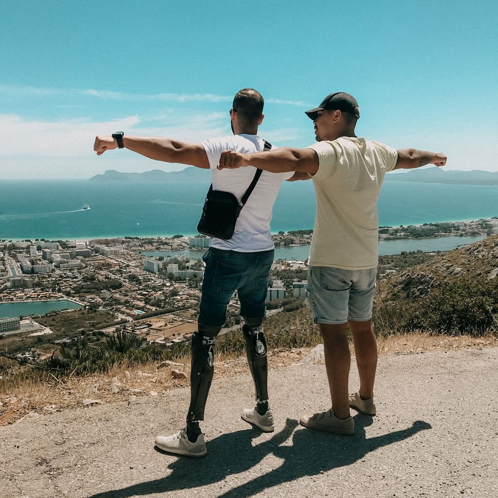 Cihad und James bei den Dreharbeiten zu "Urlaub mal anders" auf Mallorca