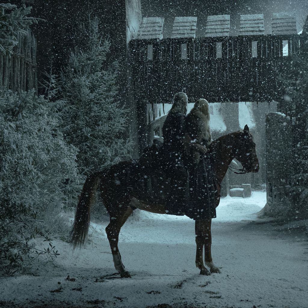 Ciri (Freya Allan) und Geralt (Henry Cavill) in "The Witcher"