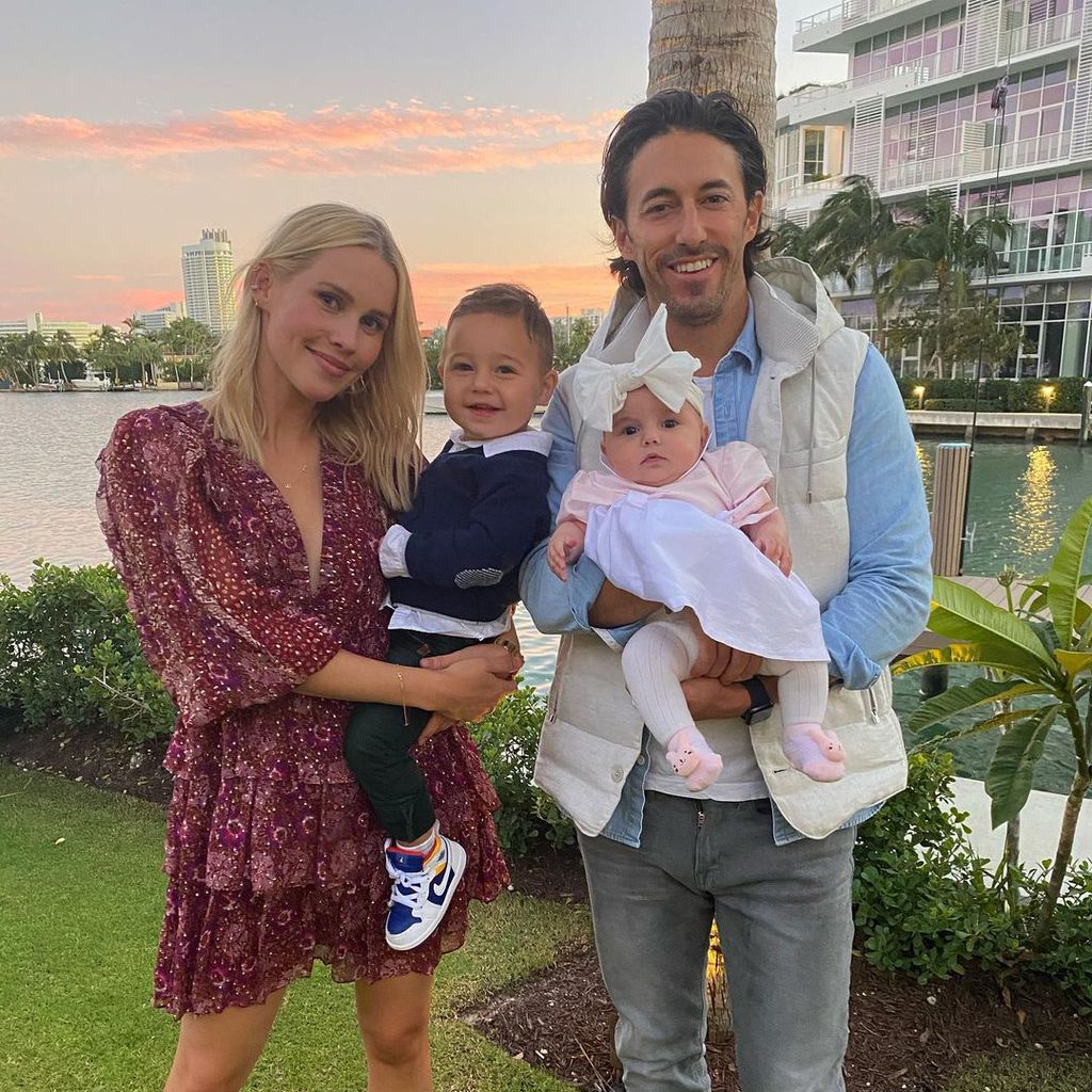 Claire Holt und ihr Mann Andrew Joblon mit ihren beiden Kindern