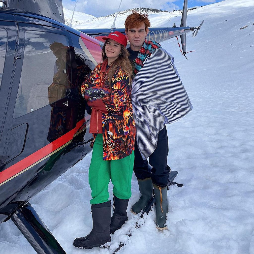 Clara Berry und KJ Apa im Mai 2021