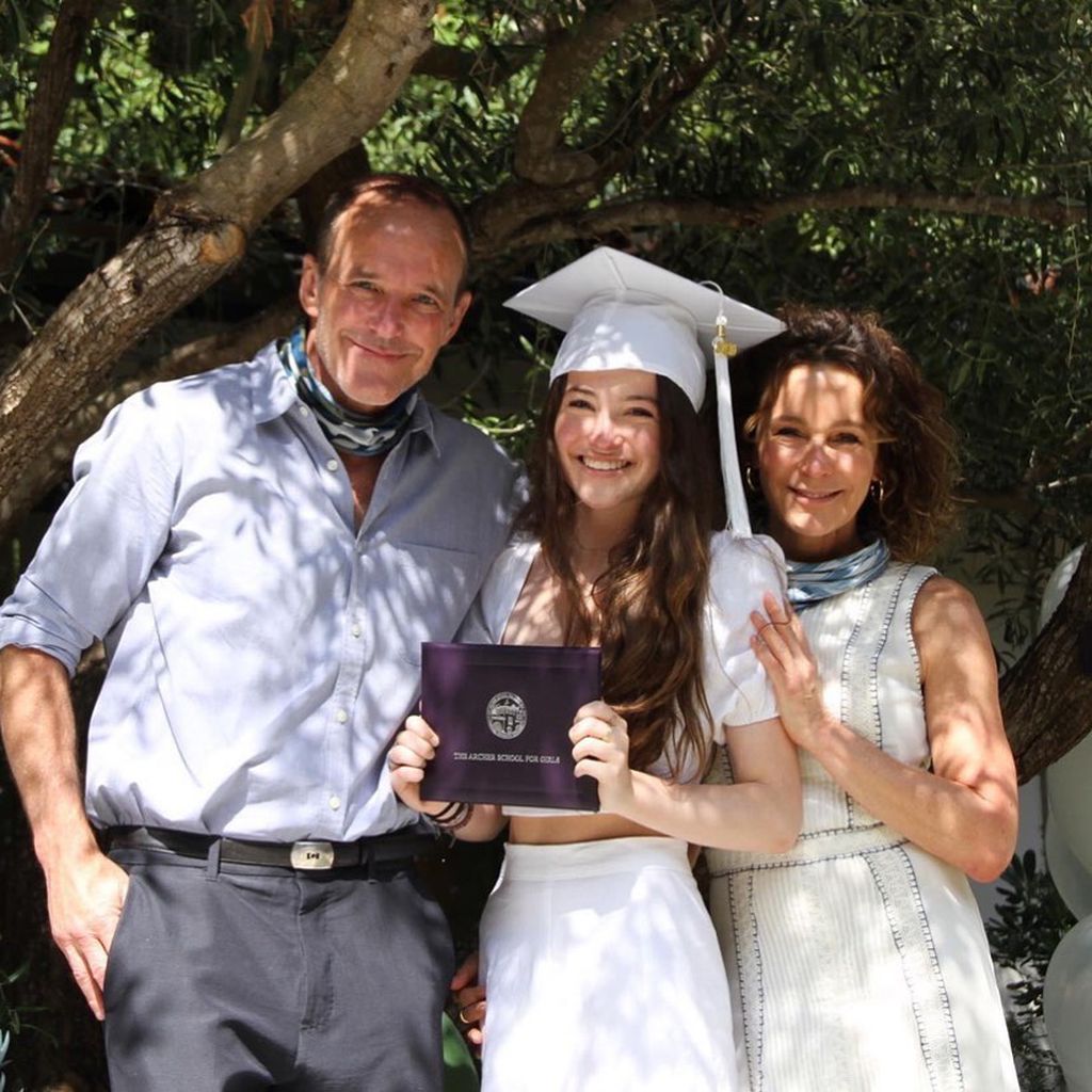 Clark Gregg mit seiner Tochter Stella und seiner Frau Jennifer Grey