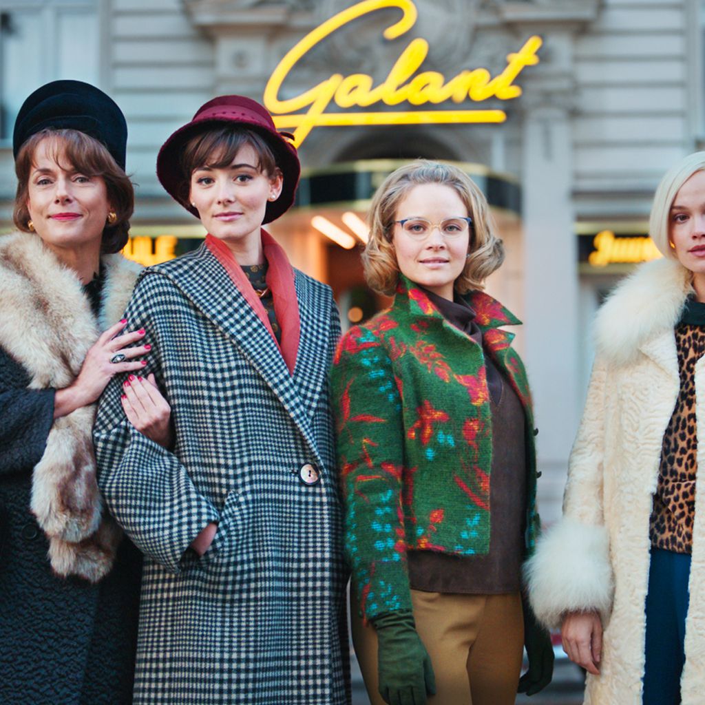 Claudia Michelsen, Maria Ehrich, Sonja Gerhardt und Emilia Schüle in "Ku'damm 63"