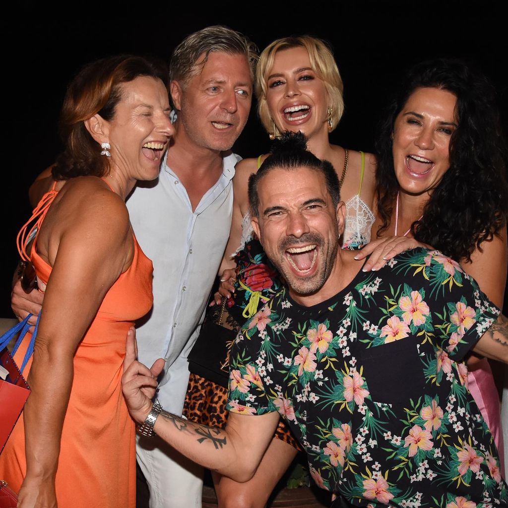 Claudia Obert mit Freunden, darunter Marc Terenzi und Mariella Ahrens