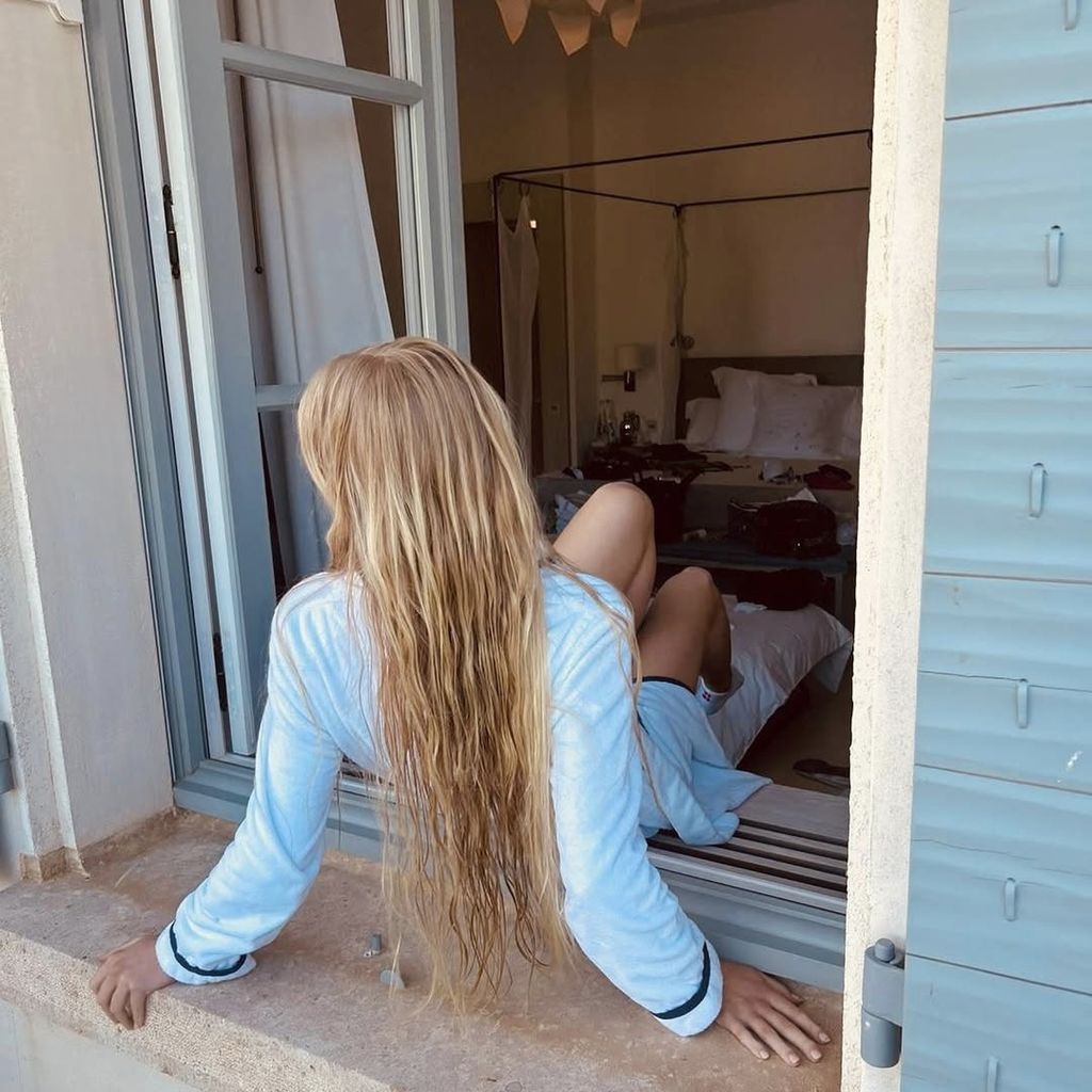 Claudia Schiffer begeistert beim Sonnenbaden auf Instagram.