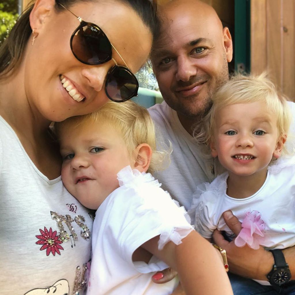 Claudia und Christian Tews mit ihren Zwillingen im August 2019