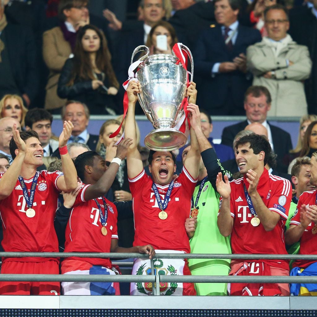 Claudio Pizarro, Fußball-Profi