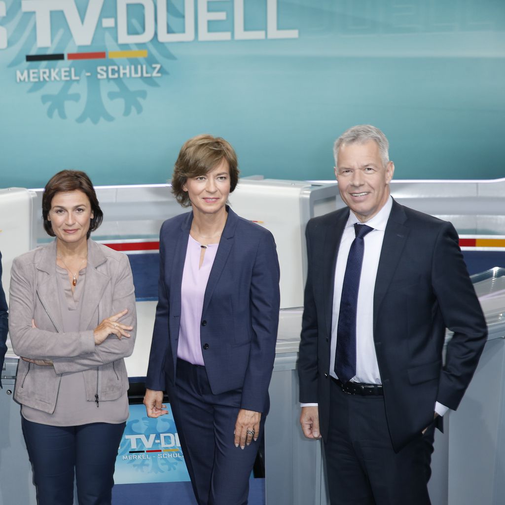 Claus Strunz, Sandra Maischberger, Maybrit Illner und Peter Kloeppel vor einem TV-Duell