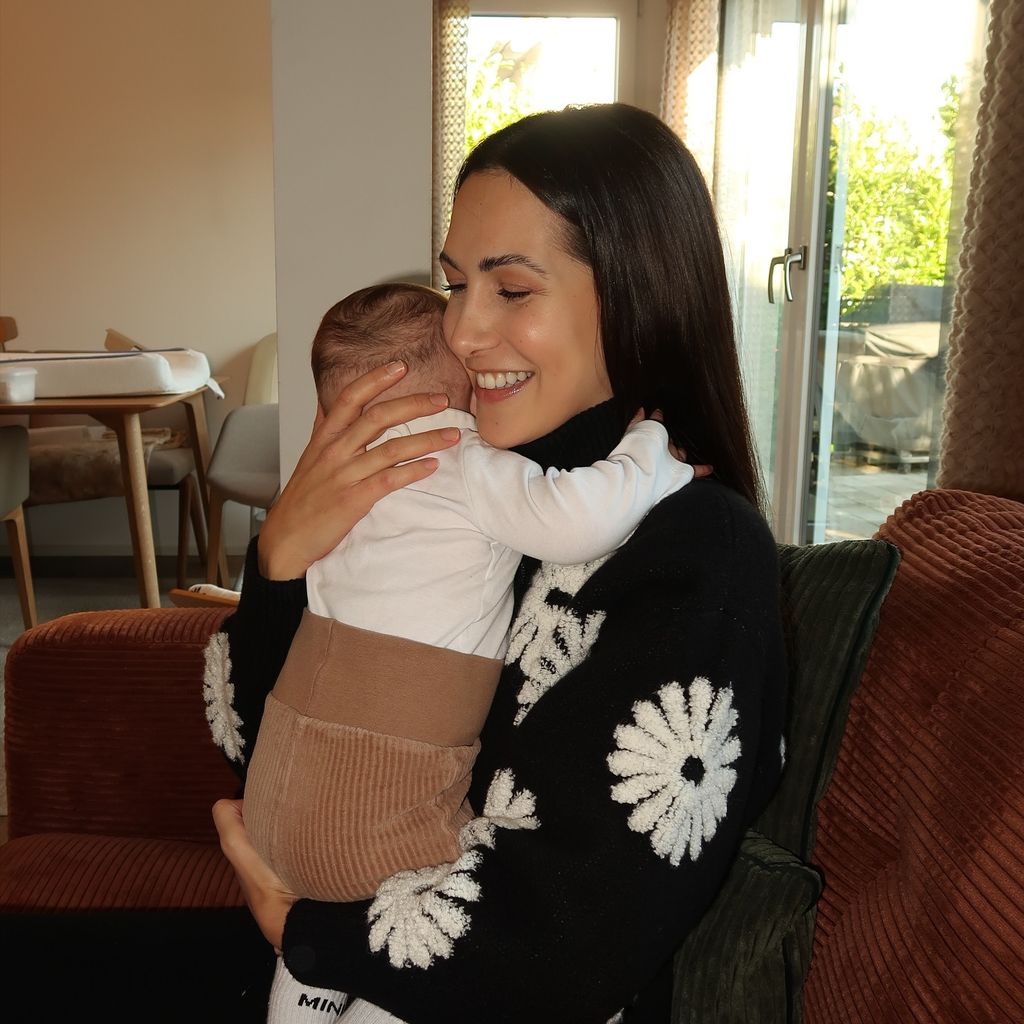 Clea-Lacy Juhn mit einem ihrer Zwillingsbabys, Januar 2025