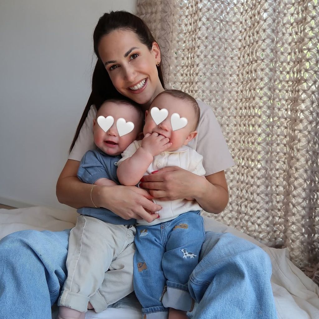 Clea-Lacy Juhn und die Zwillinge im Mai 2025