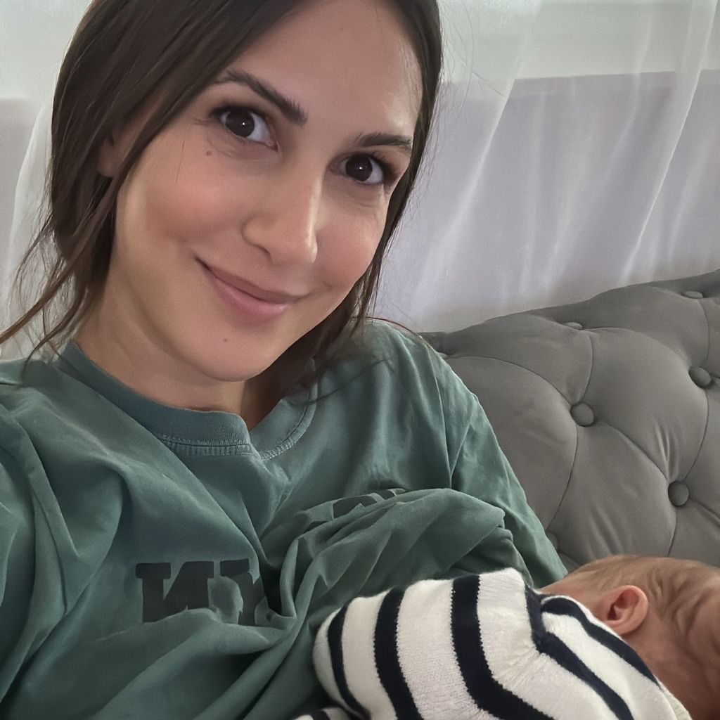 Clea-Lacy Juhn und ihr Sohn im September 2024