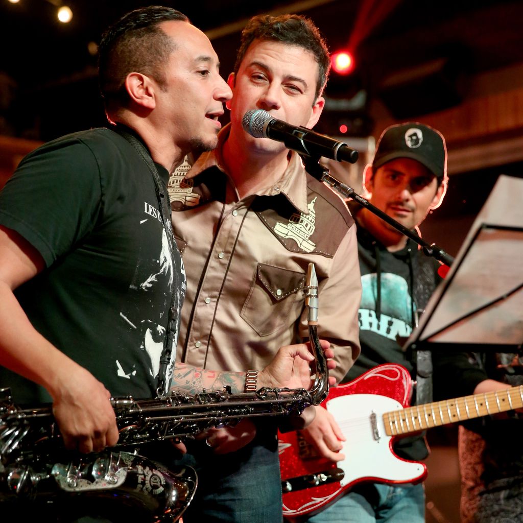 Cleto Escobedo, Jr., Jimmy Kimmel und Brad Paisley performen bei der Jimmy Kimmel Live x Entertainment Weekly Party in Austin, 2015