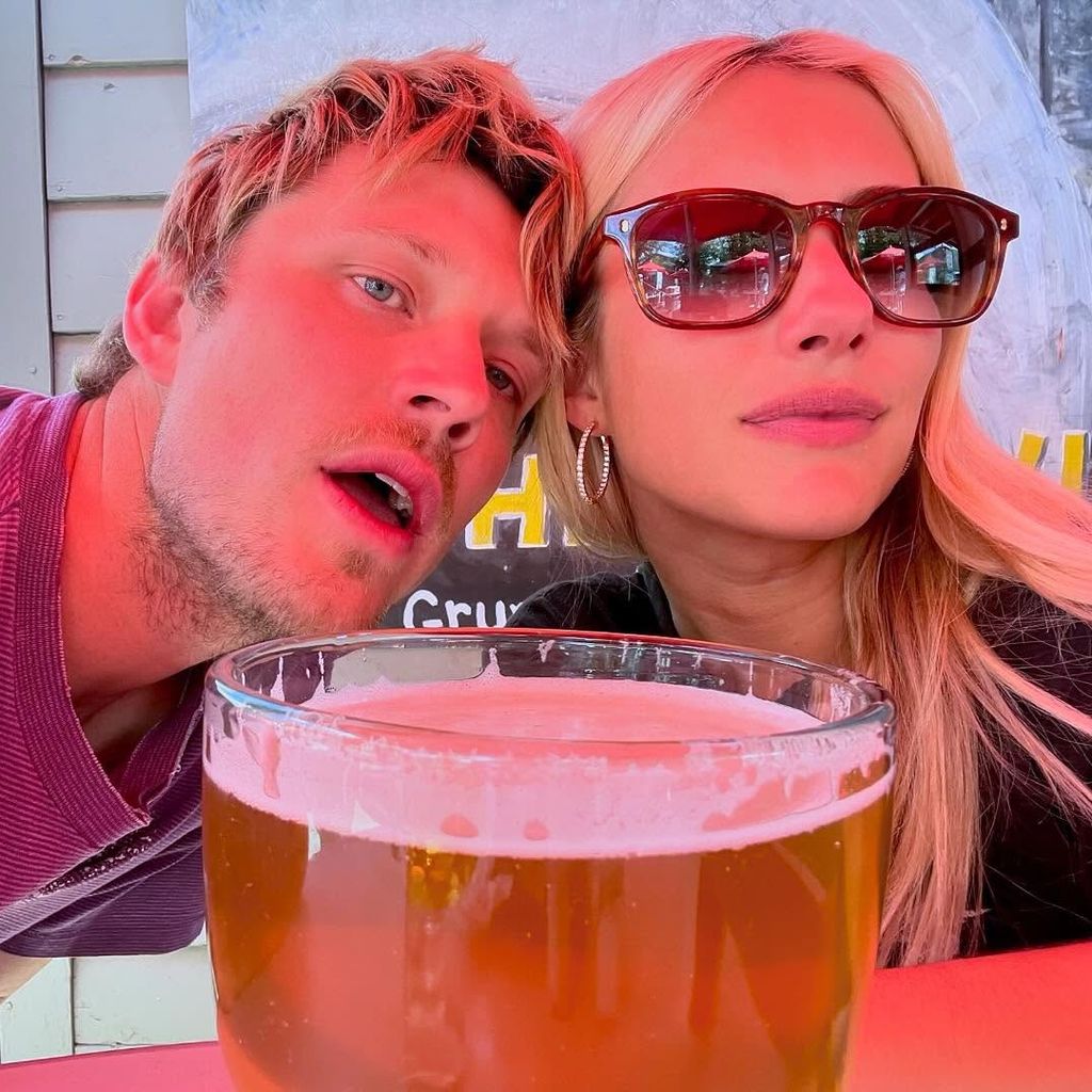 Cody John und Emma Roberts, November 2024