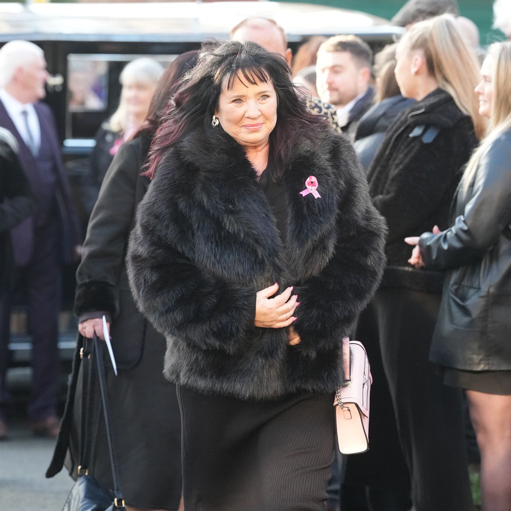 Coleen Nolan bei der Beerdigung ihrer Schwester Linda Nolan an der St Paul’s Church in Blackpool