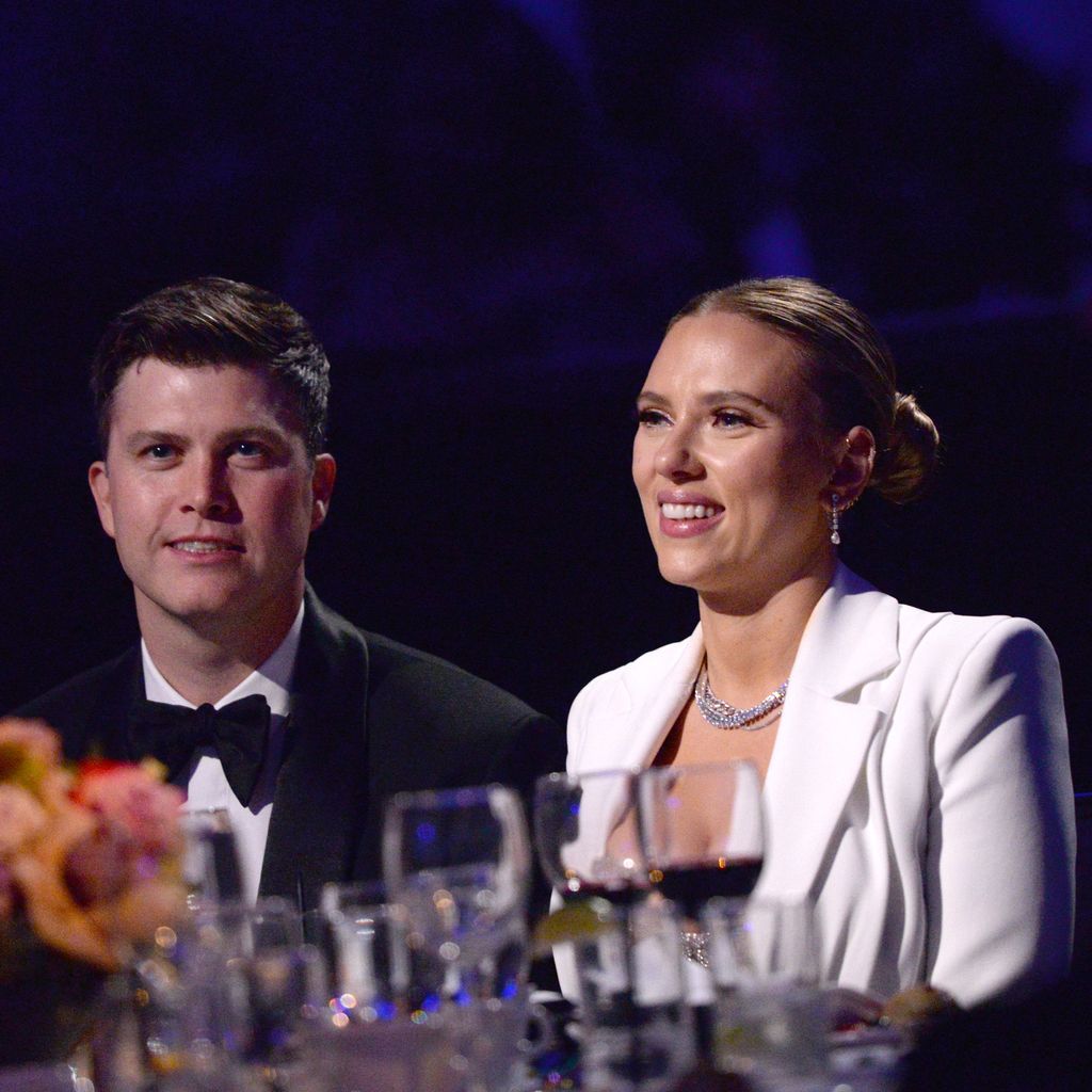 Colin Jost und Scarlett Johansson im November 2021