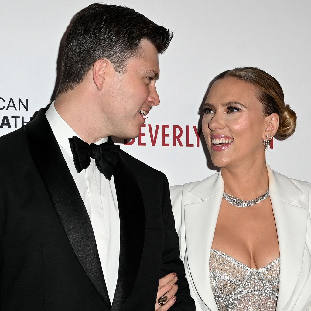 Colin Jost und Scarlett Johansson