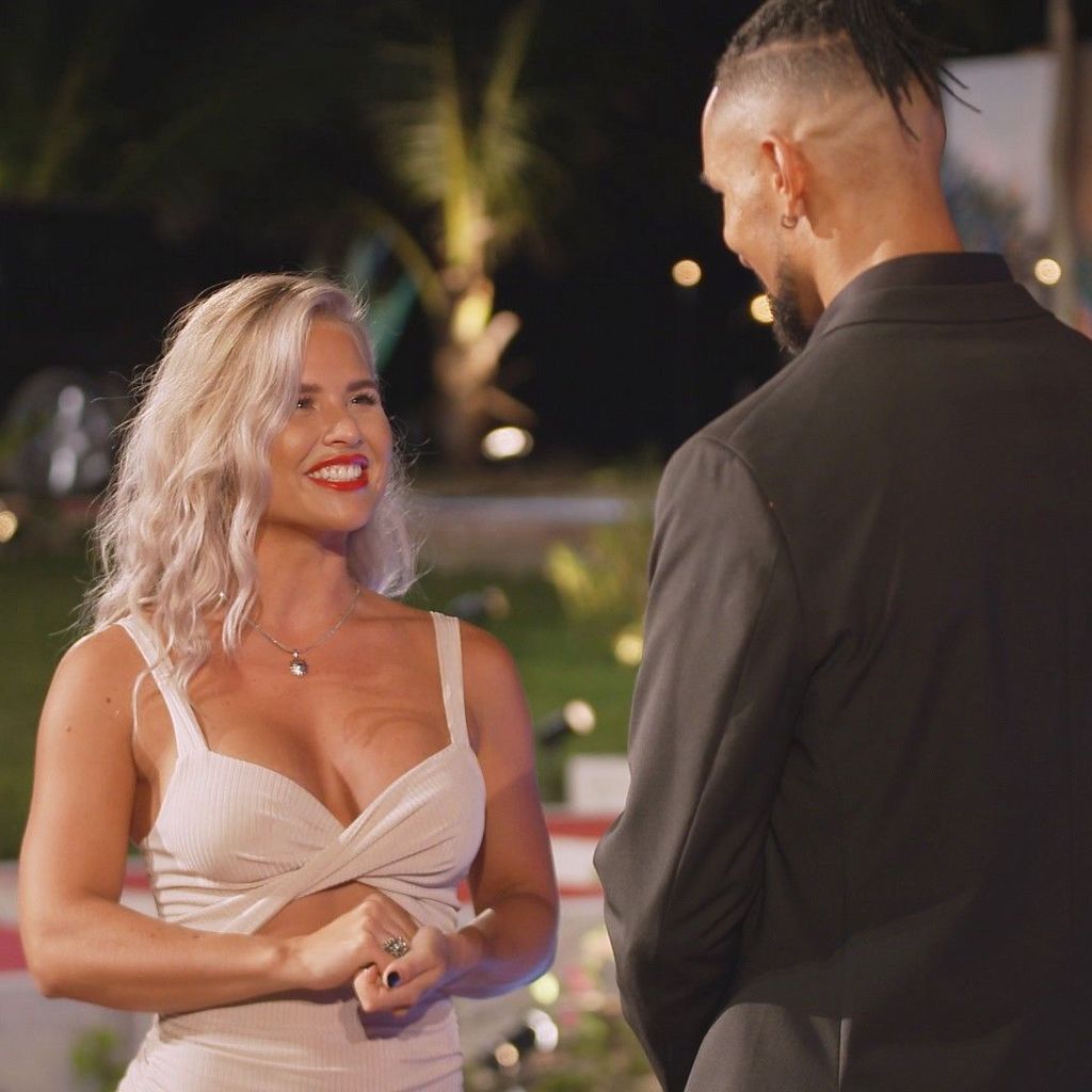 Colleen Schneider begrüßt Bachelor David