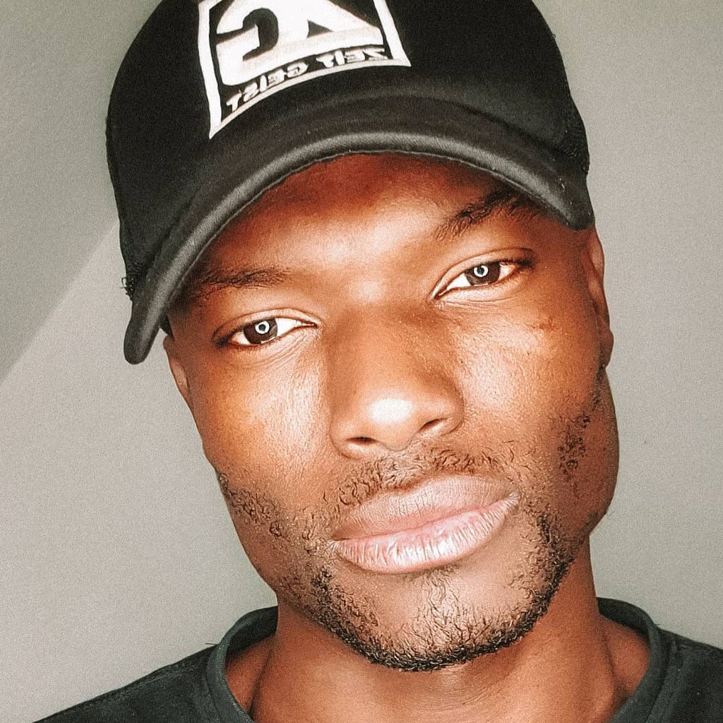 Model Collins Egege