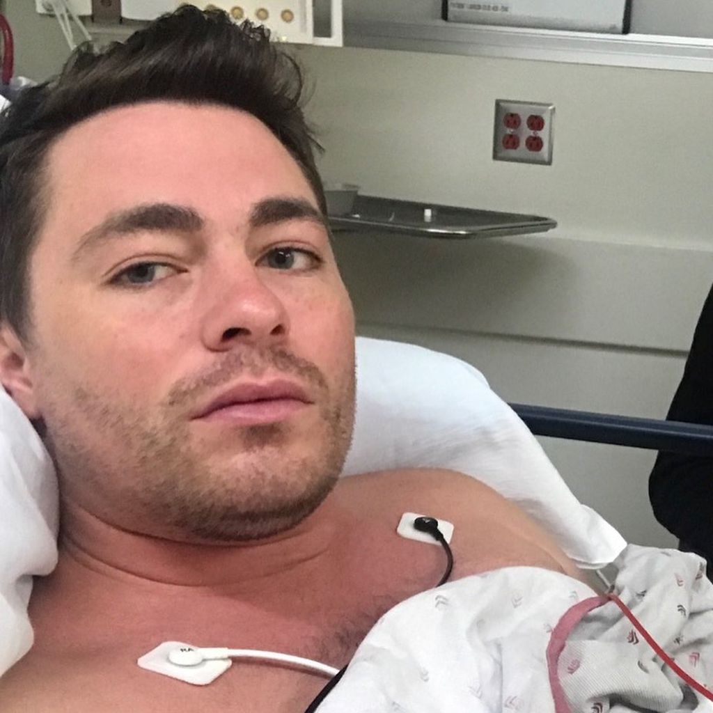 Colton Haynes in einer Klinik