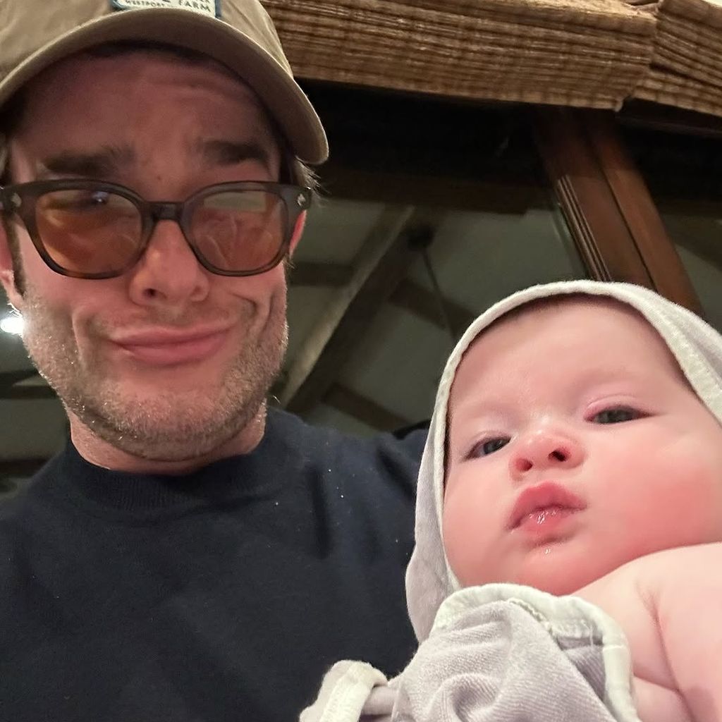 Comedian John Mulaney mit seiner Tochter Méi