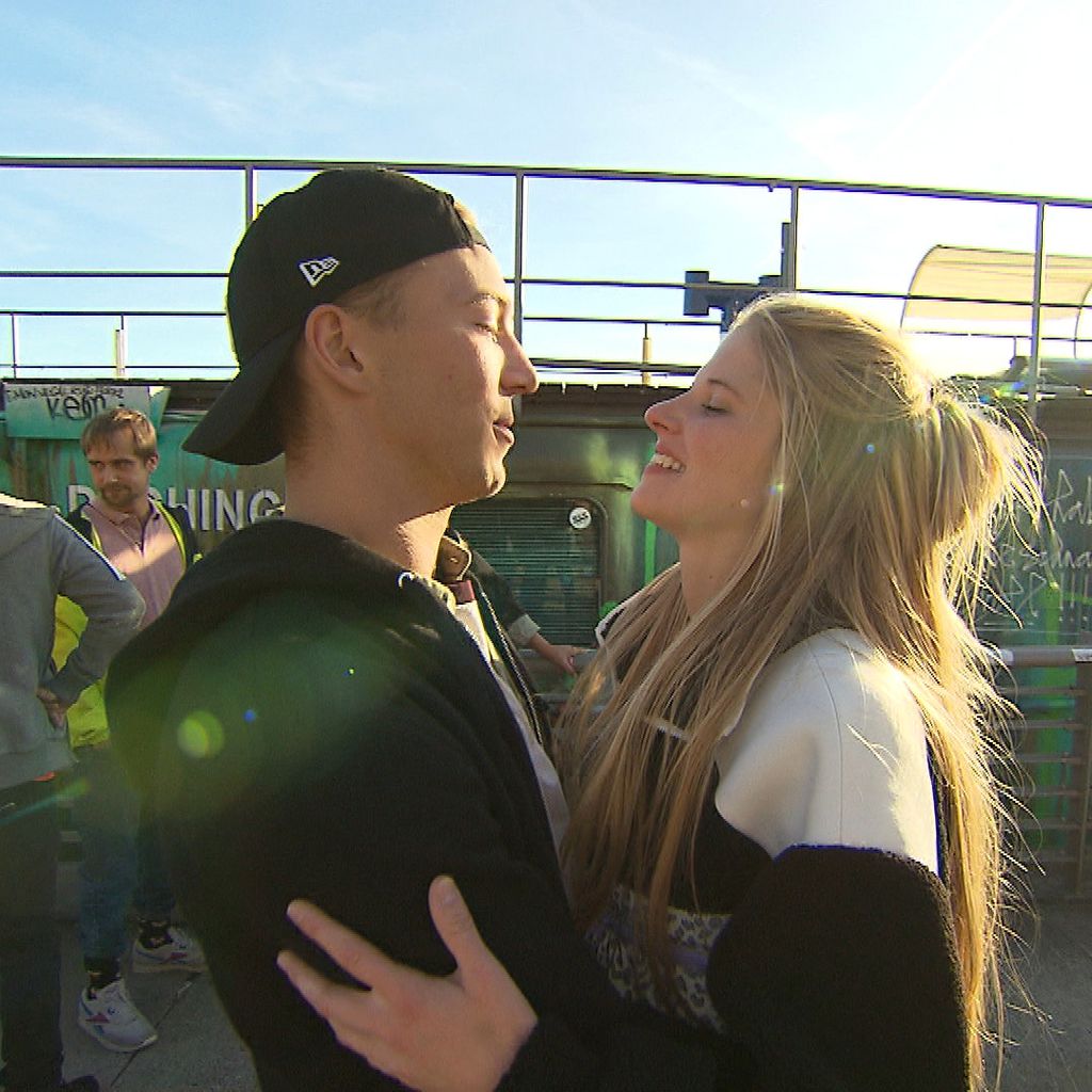 Connor (Jakob Grün) und Toni (Katharina Kock) am "Berlin - Tag & Nacht"-Hausboot