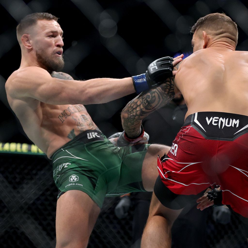 Conor McGregor und Dustin Poirier bei einem UFC-Fight in Las Vegas im Juli 2021