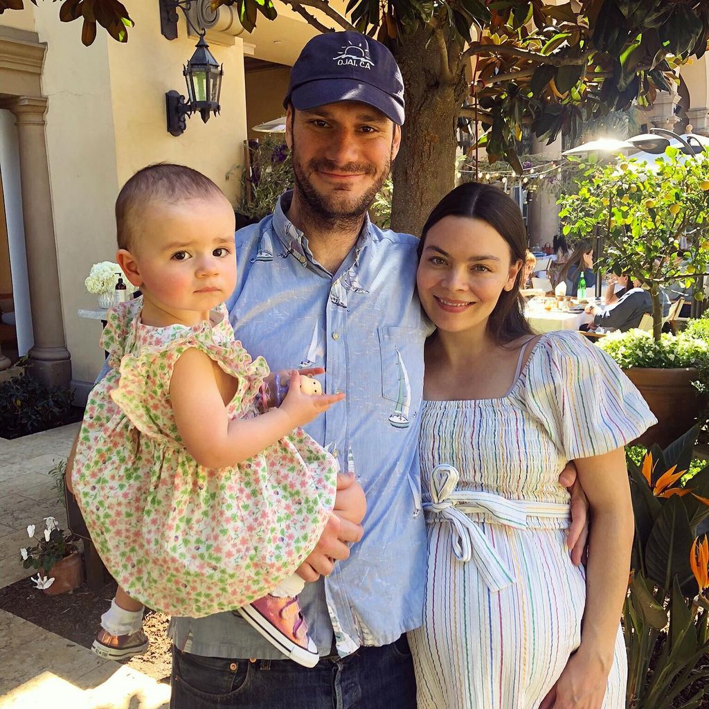 Cooper und Scarlett Hefner mit Tochter Betsy Rose im März 2022
