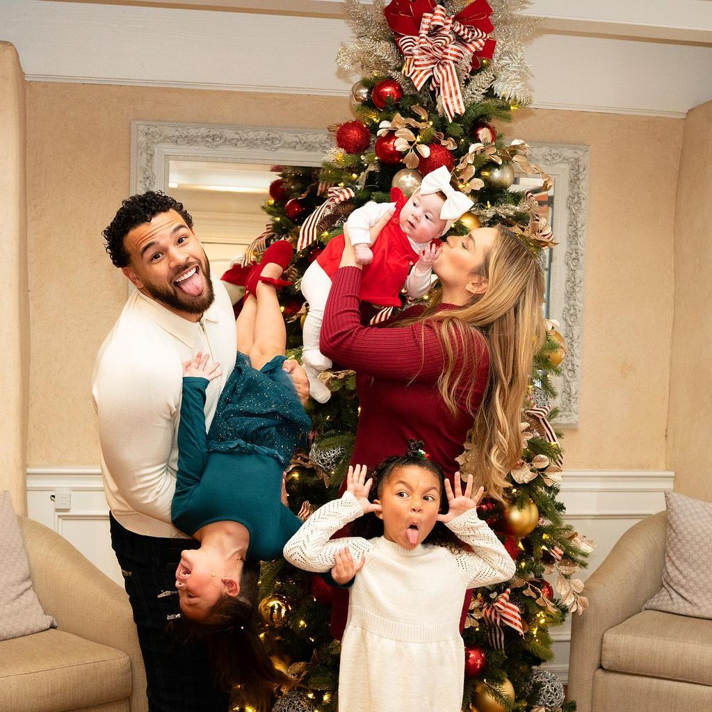 Cory Wharton mit seinen drei Kindern und seiner Partnerin Taylor Selfridge