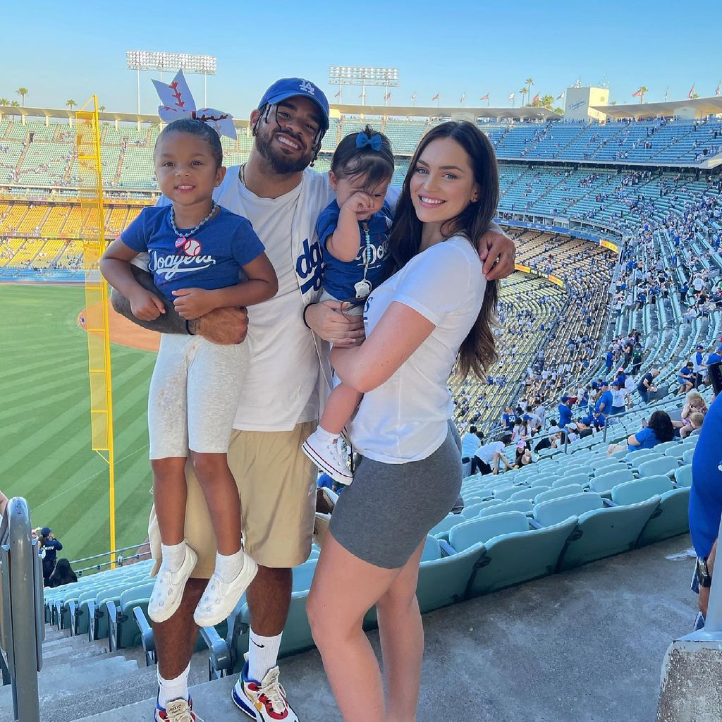 Cory Wharton und Taylor Selfridge mit ihren Kindern