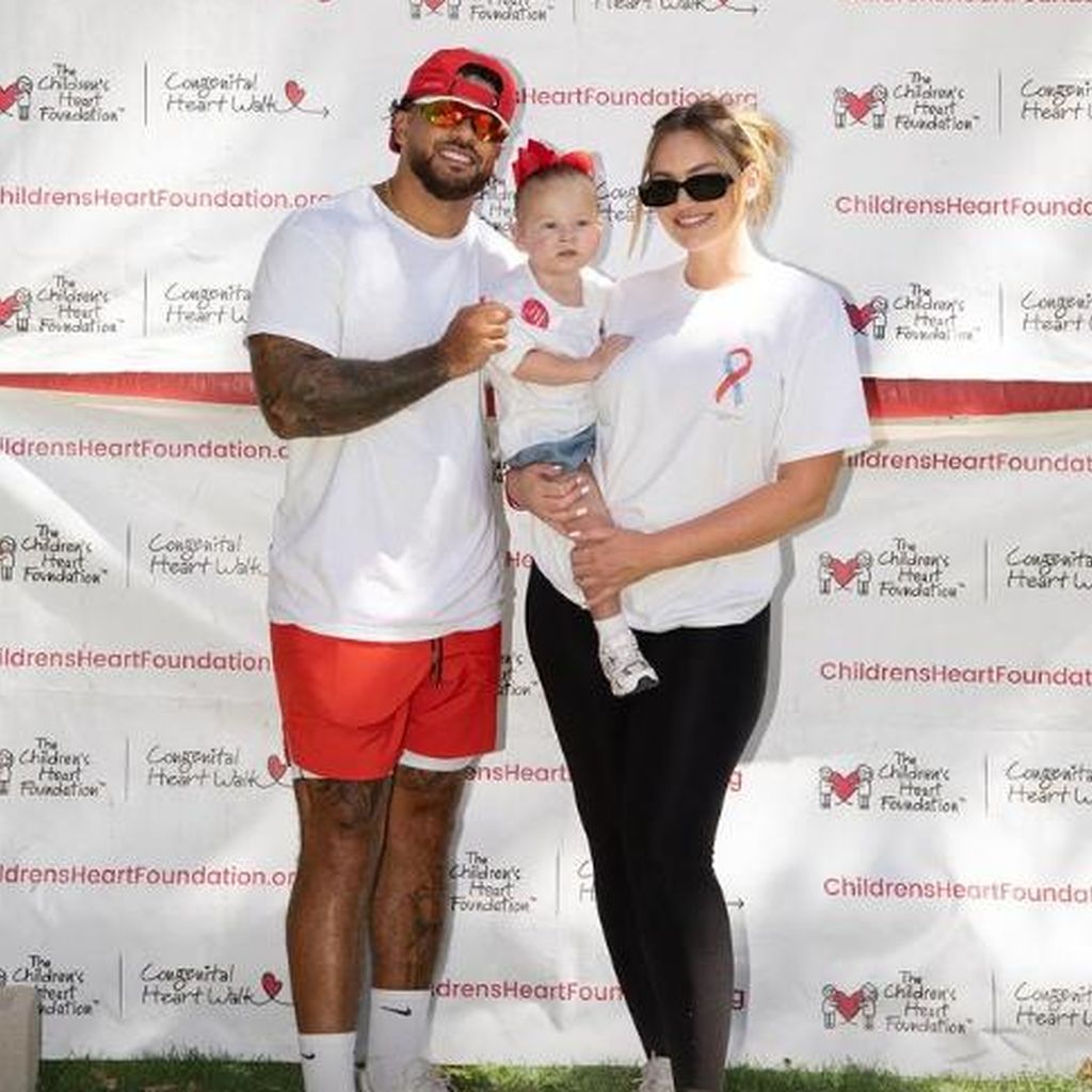 Cory Wharton und Taylor Selfridge mit ihrer Tochter Maya im Juli 2024