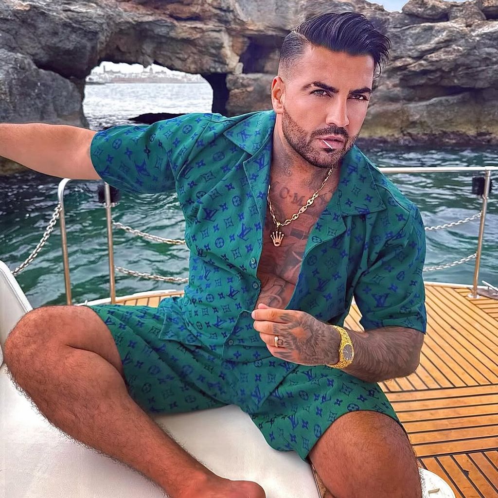 Cosimo Citiolo amüsiert Fans mit bearbeiteten Urlaubsbildern.