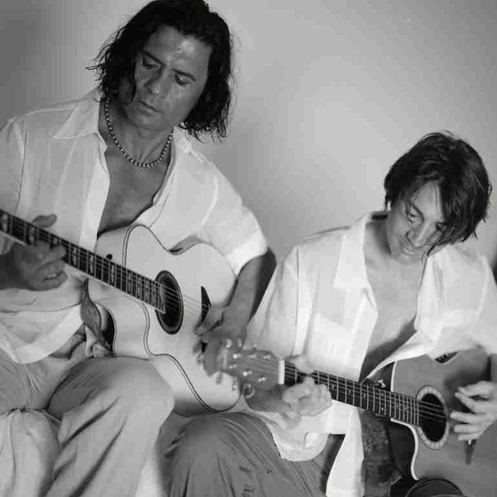 Costa und Lucas Cordalis an der Gitarre