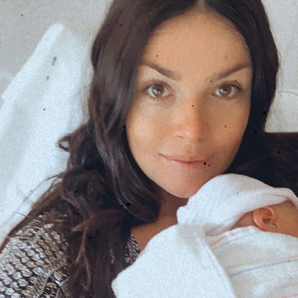 Courtney Robertson mit ihrem Sohn im Juni 2020