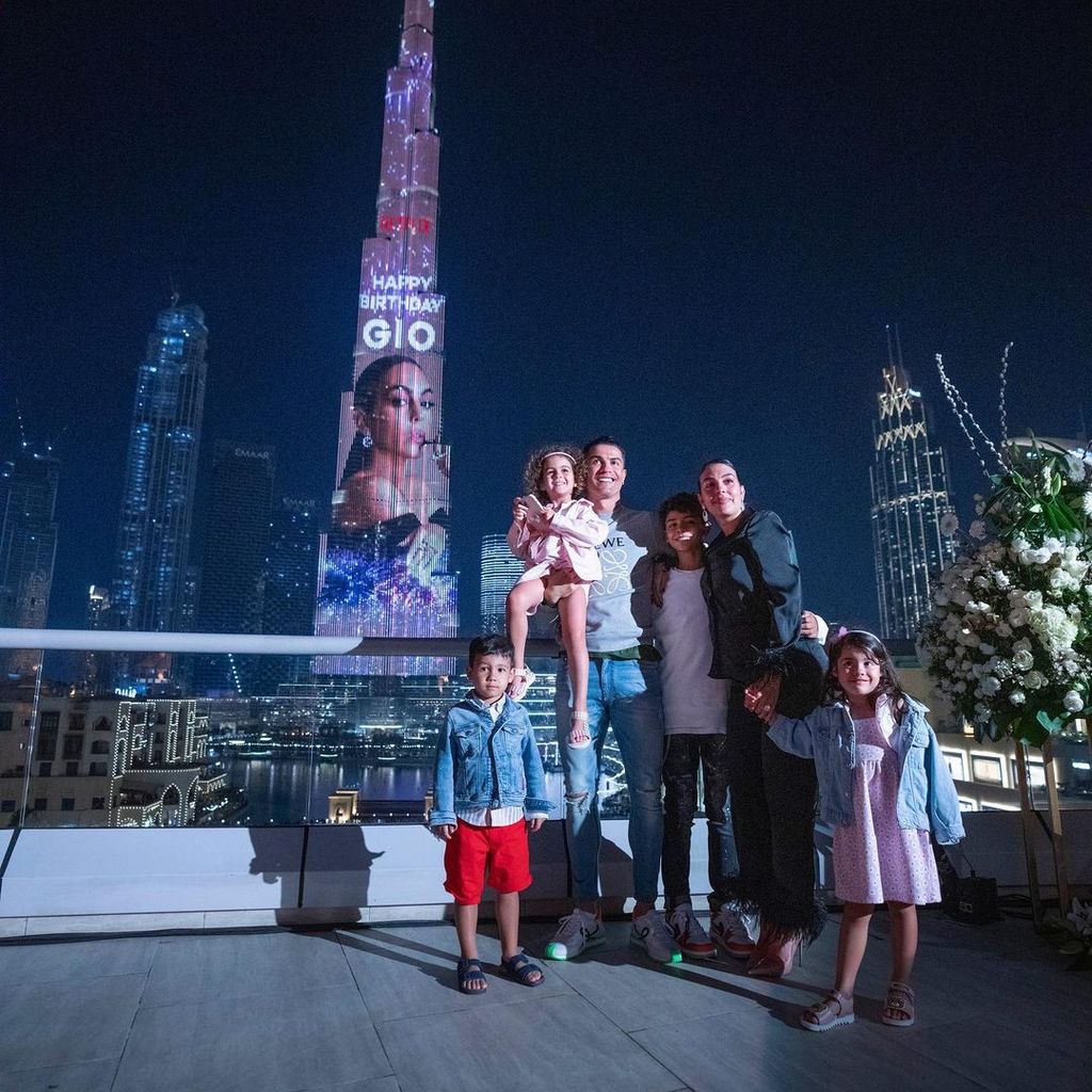 Cristiano Ronaldo, Georgina Rodriguez und die Ronaldo-Kids im Januar 2022