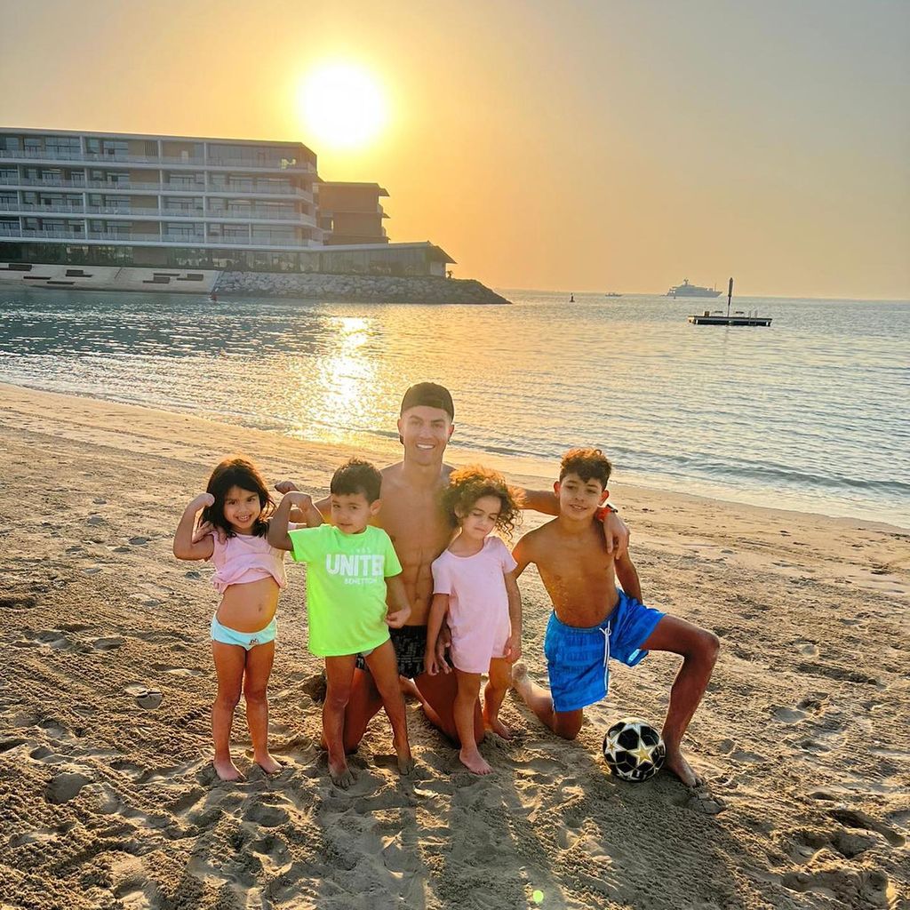 Cristiano Ronaldo mit seinen Kindern