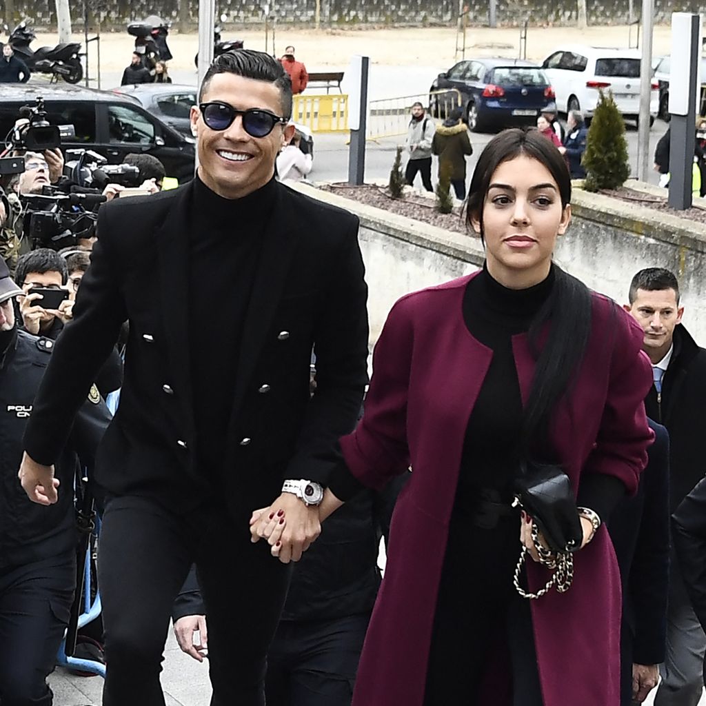 Fußballer Cristiano Ronaldo mit seiner Freundin Georgina Rodríguez