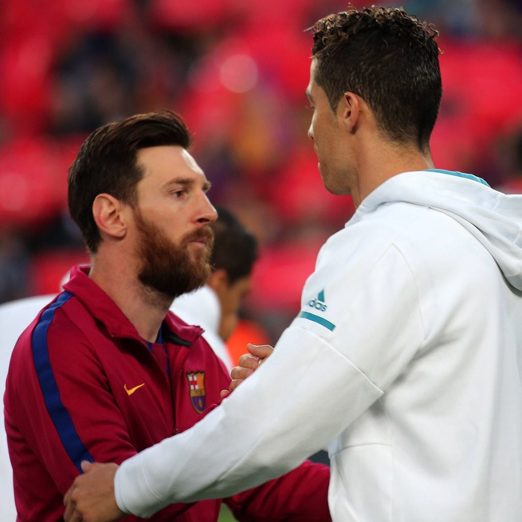Lionel Messi und Cristiano Ronaldo begrüßen sich vor Barcelona gegen Real Madrid im Camp Nou, 6. Mai 2018