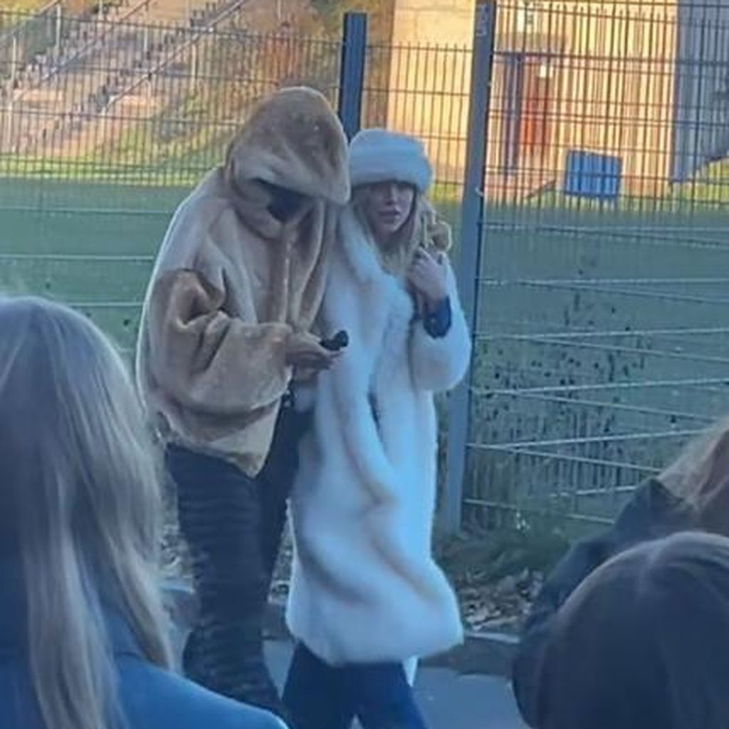 Cro und eine blonde Frau, Dezember 2024 in Nürnberg