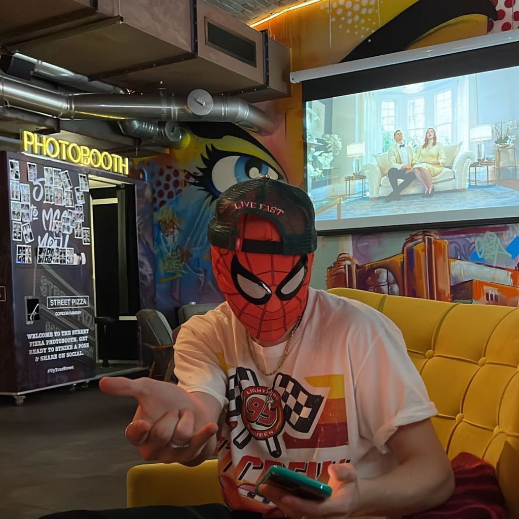 Cruz Beckham mit Spider-Man-Maske