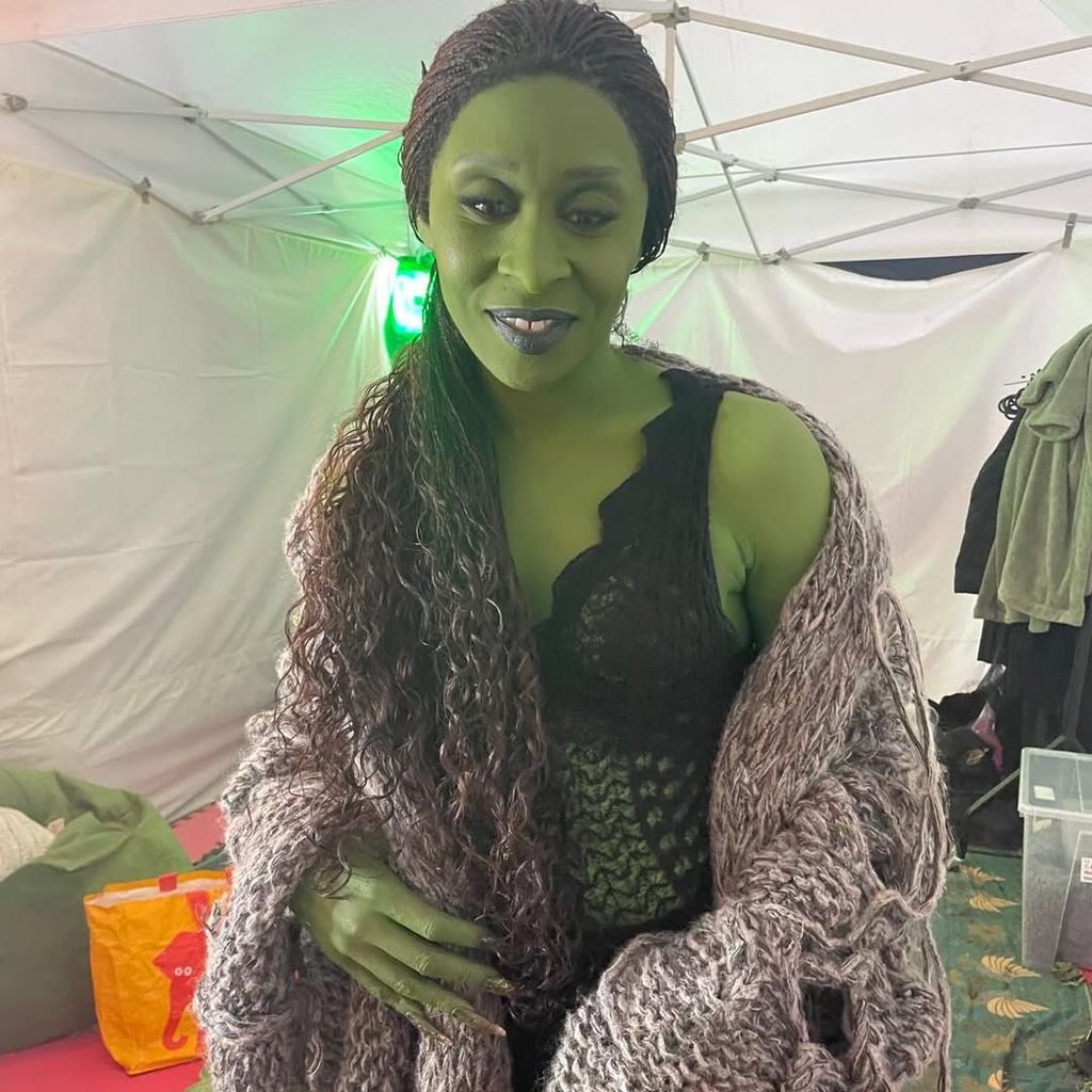 Cynthia Erivo als Elphaba im Cardigan für "Wicked"