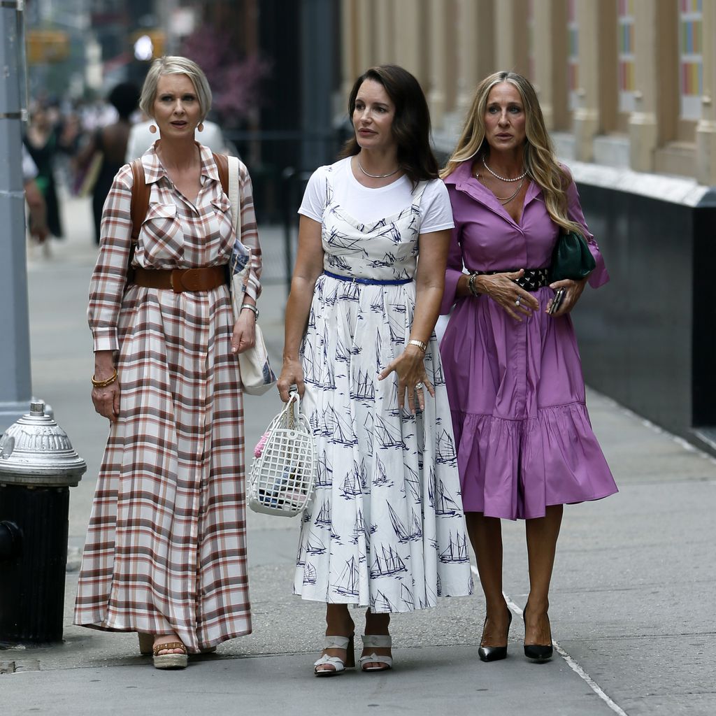 Cynthia Nixon, Kristin Davis und Sarah Jessica Parker am Set von "And Just Like That"