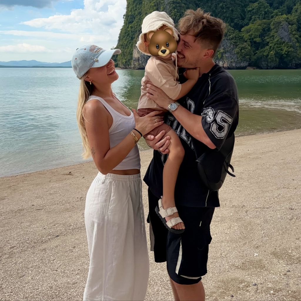 Dagi Bee und Eugen mit ihrem Sohn Nelio, November 2025