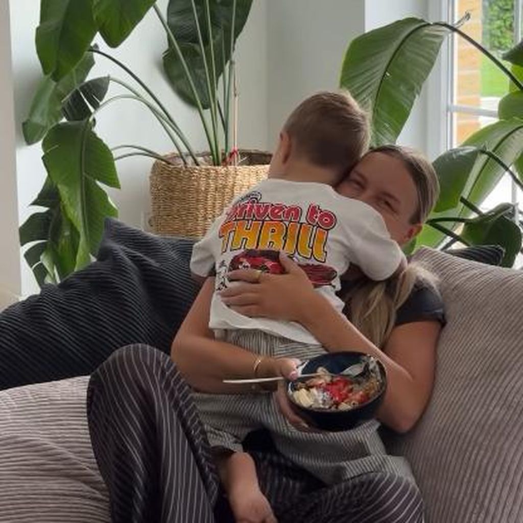 Dagi Bee und ihr Sohn Nelio im Juni 2025